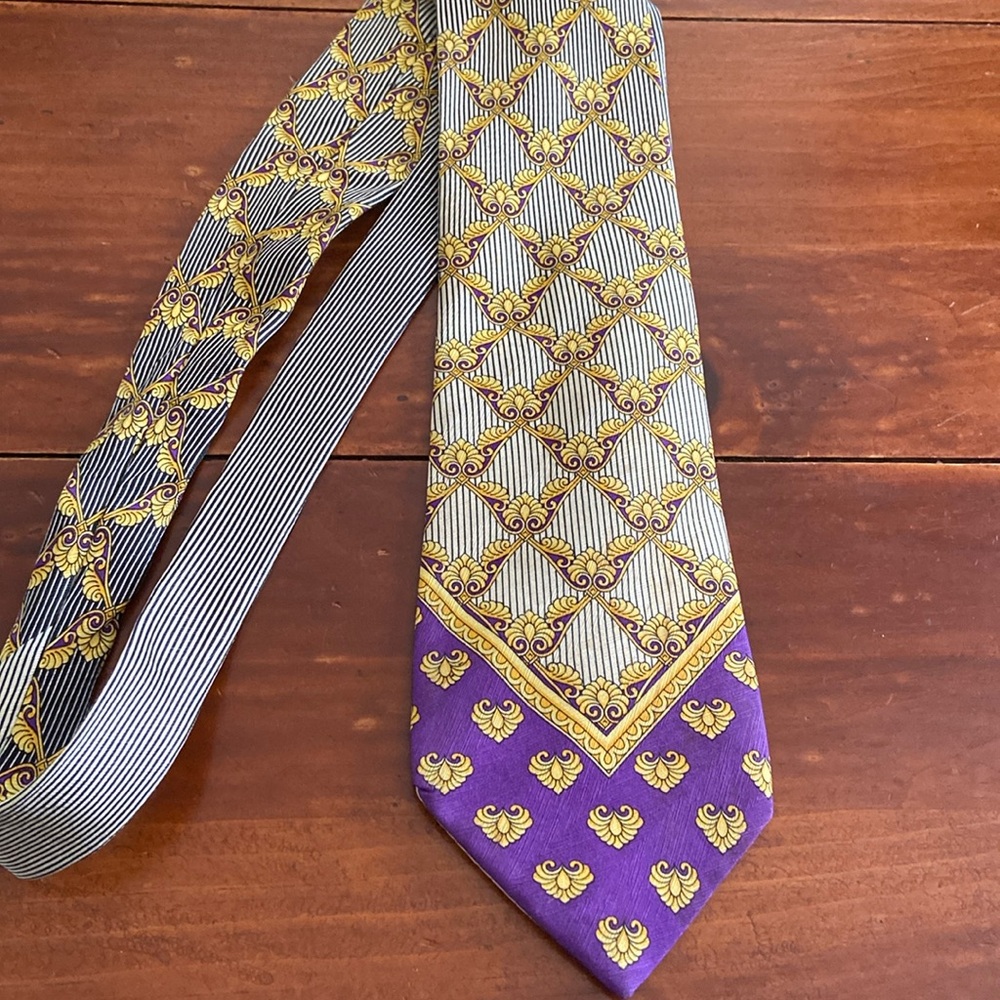 GIANNI VERSACE silk tie Baroque Fleur & Scales print ivory purple gold Vintage